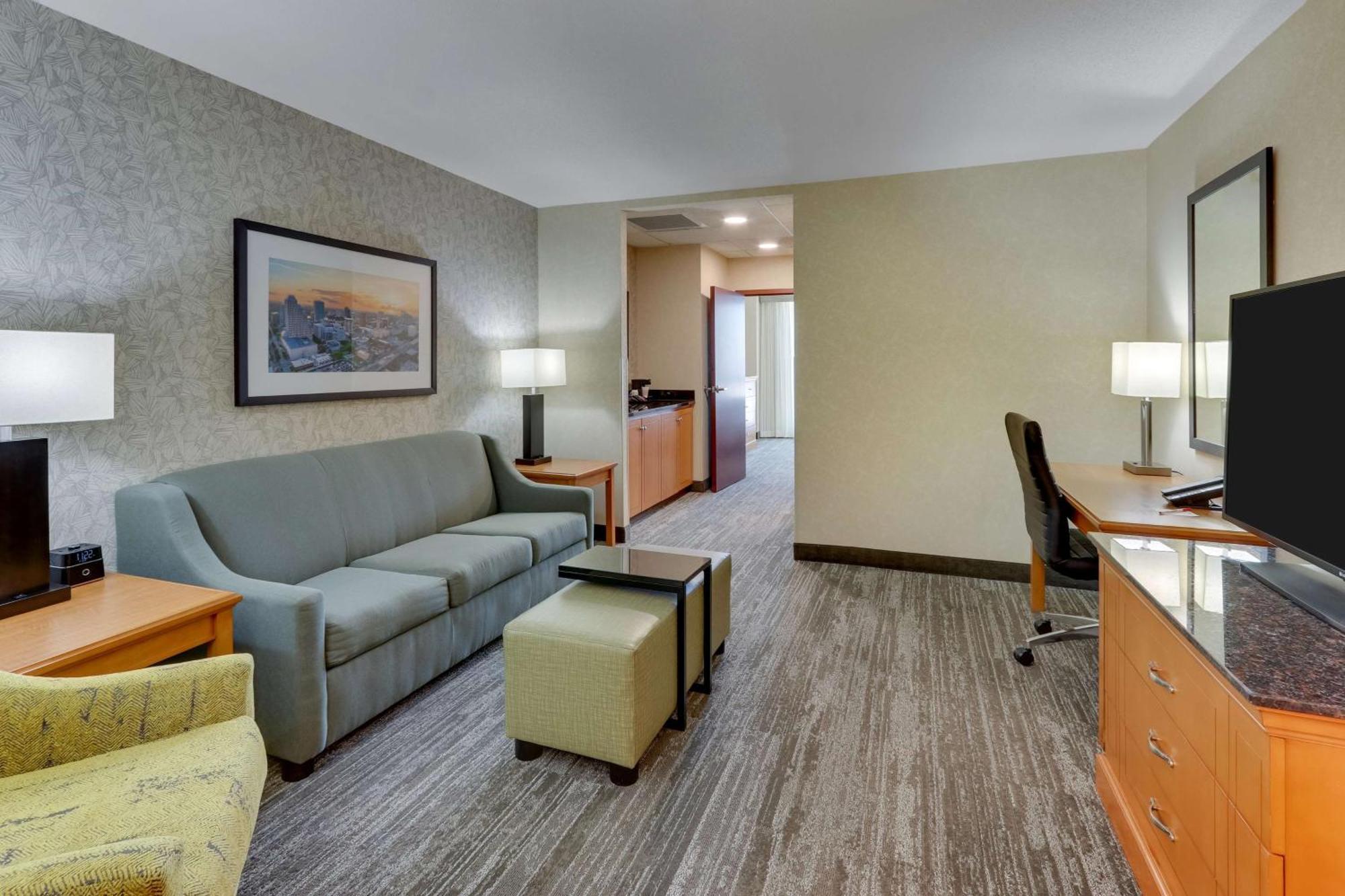 Drury Inn & Suites Orlando Near Universal Orlando Resort Ngoại thất bức ảnh
