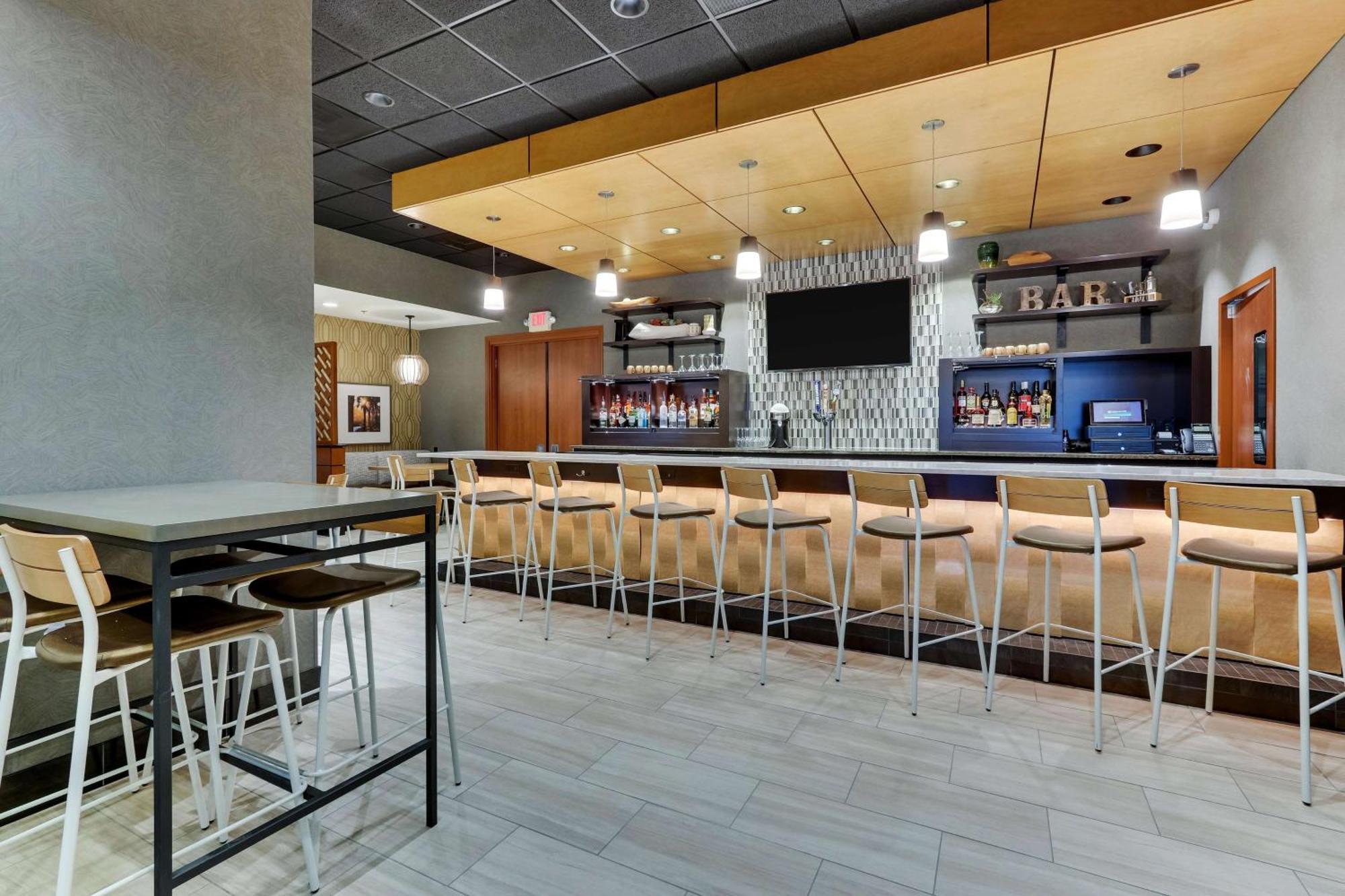 Drury Inn & Suites Orlando Near Universal Orlando Resort Ngoại thất bức ảnh